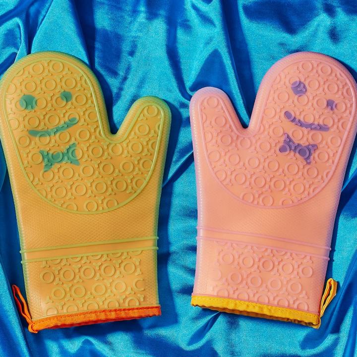 For-Safe-Hands-Staff-Oven-Mitts.png