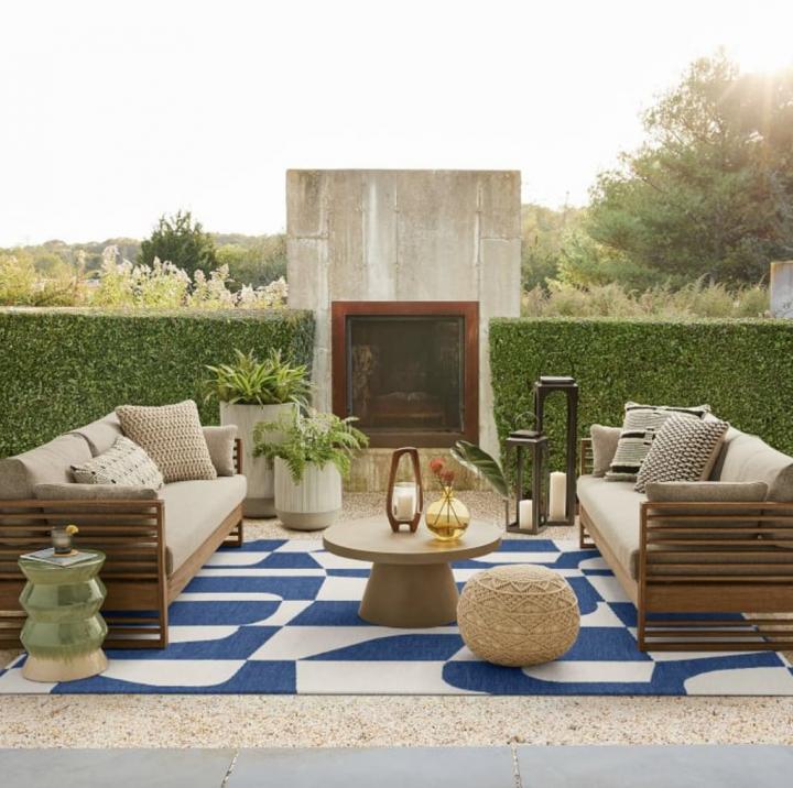 Graphic-Rug-West-Elm-Poolside-Geo-Outdoor-Rug.png