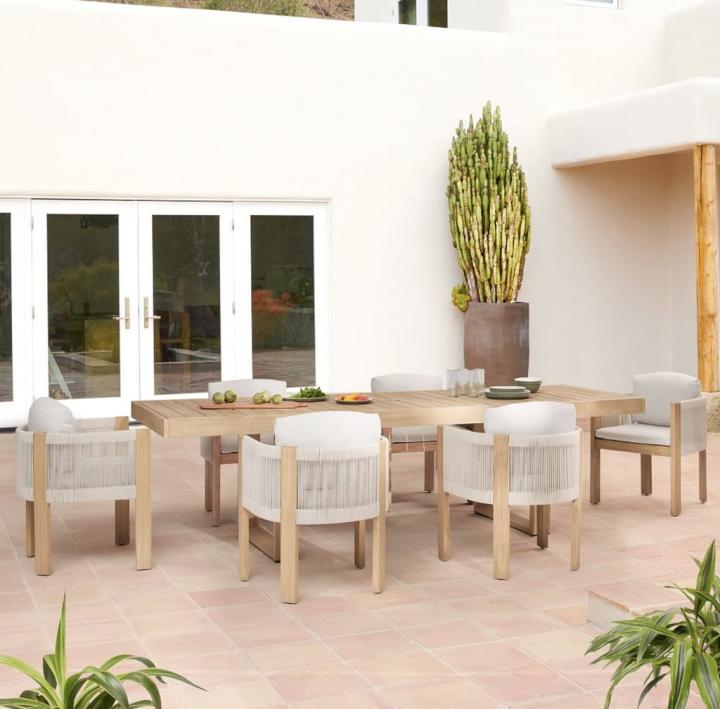 Luxe-Set-West-Elm-Portside-Outdoor-Expandable-Dining-Table-Porto-Chairs-Set.png