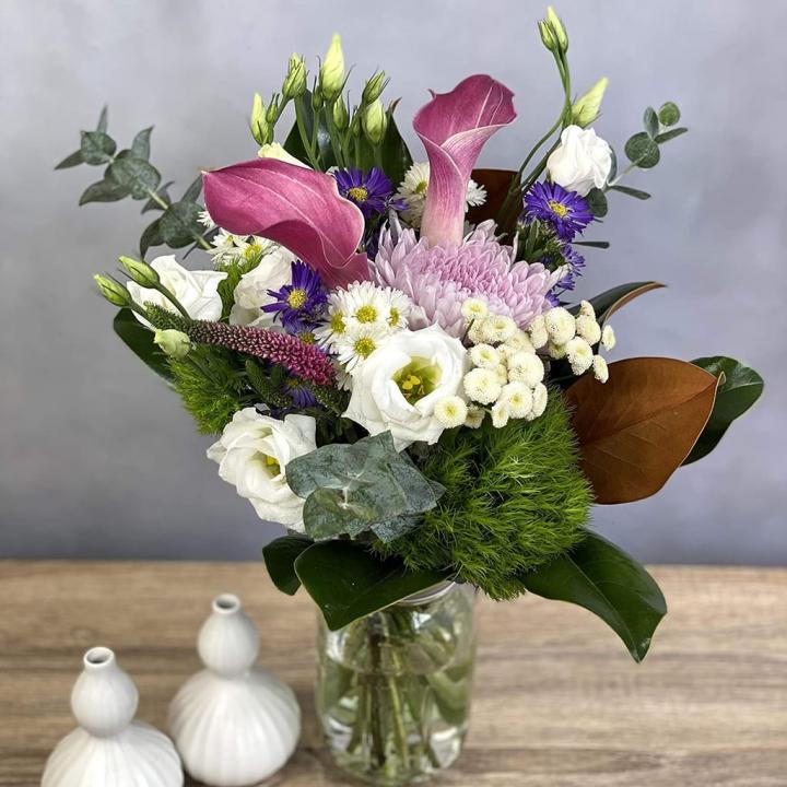 Stunning-Arrangement-Rachel-Cho-Floral-Design-Love-Greeting-With-Vase.jpg