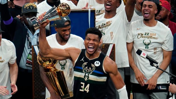 Giannis-Antetokounmpo-MVP.jpg