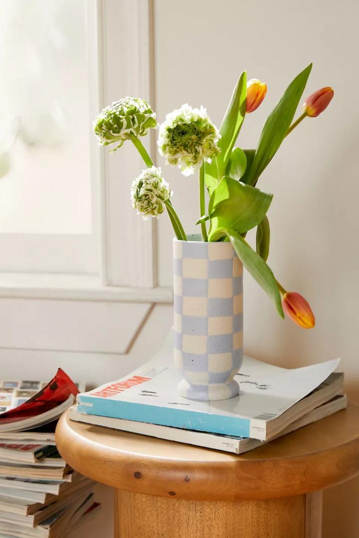 Checkered-Vase-Frankie-Vase.webp