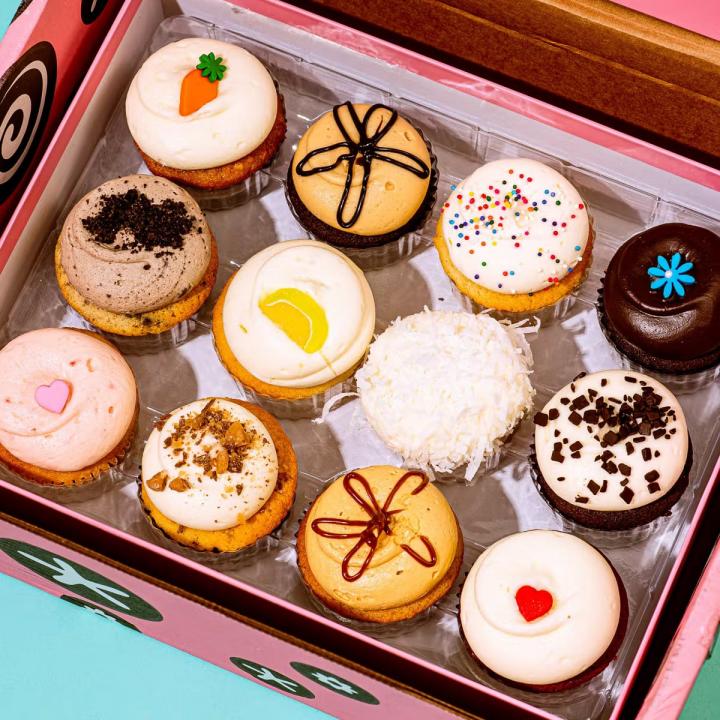 For-Cupcake-Fans-Georgetown-Cupcake-Best-Seller-Cupcake-Dozen.jpg