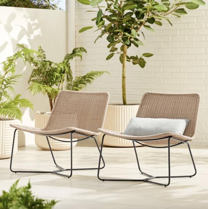 Cute-Chairs-West-Elm-Outdoor-Slope-Lounge-Chair.png