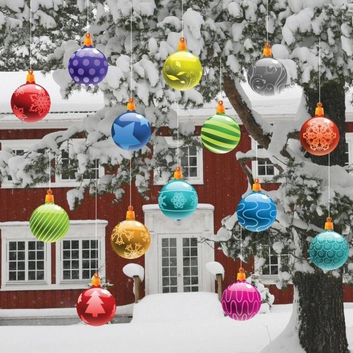 Hanging-Christmas-Ornaments.jpg