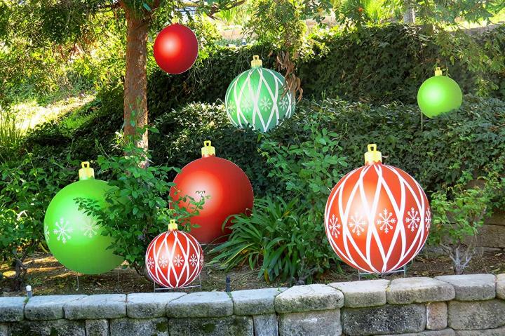 Note-Card-Caf%C3%A9-9-Piece-Outdoor-Christmas-Ornament-Decoration-Yard-Display.jpg