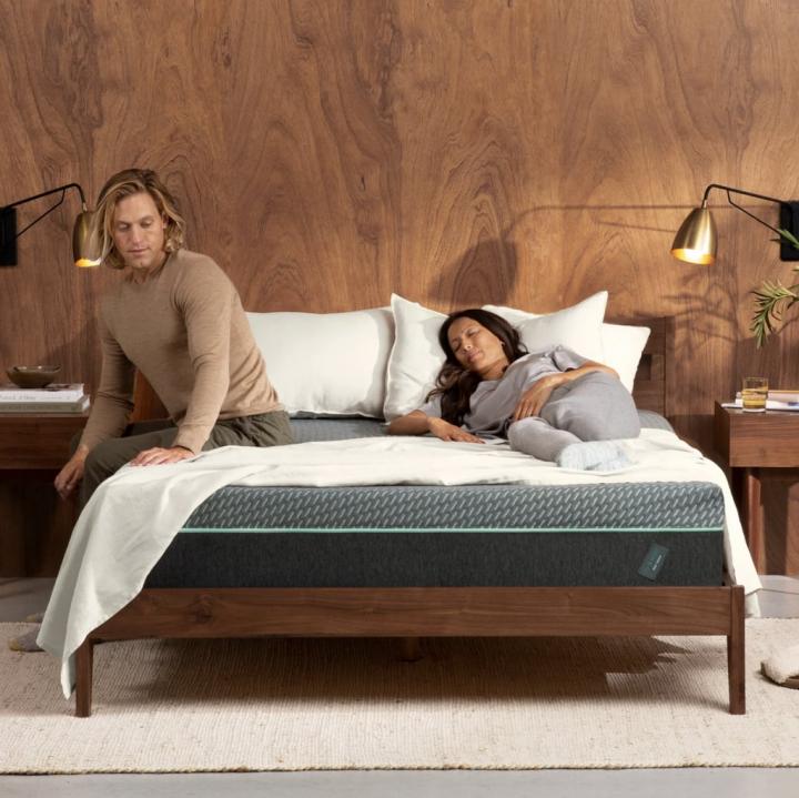 Best-Bedroom-Furniture-Hybrid-Mattress.png