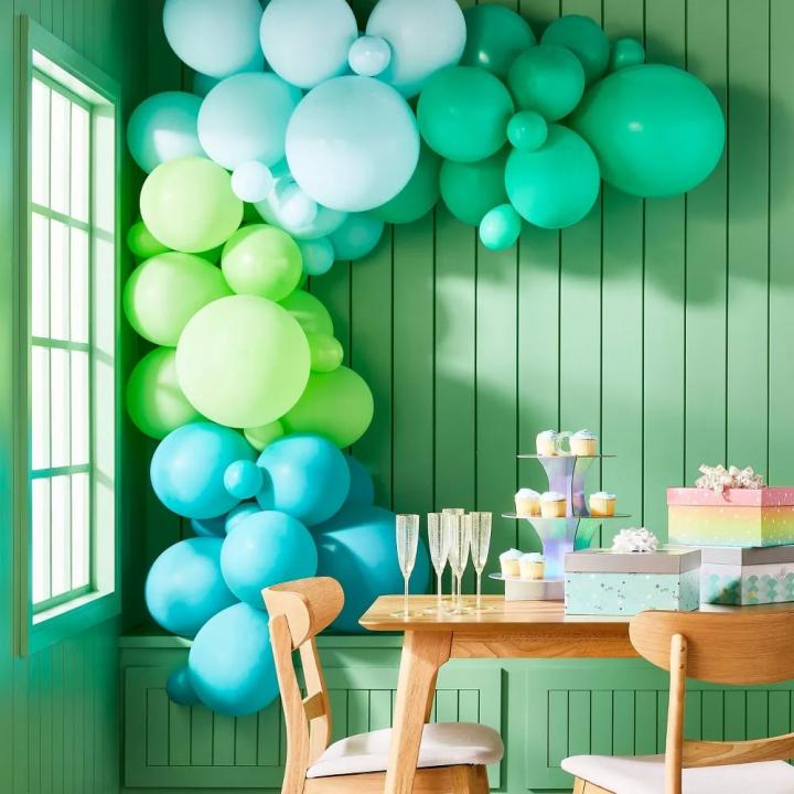 Green-Blue-Balloon-Arch.webp