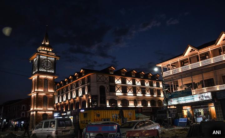 942orkug_srinagar-lal-chowk-clock-tower-ani_625x300_12_August_23.jpg