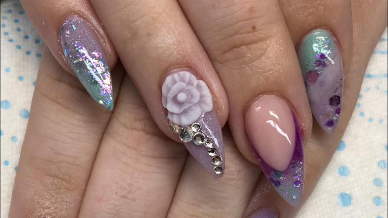 SHORT ALMOND ACRYLIC NAILS WITH 3D FLOWERS