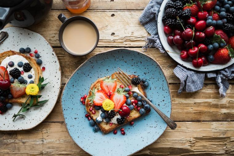A Dietitian Says This Is How Many Carbs You Should Be Eating Each Day to Lose Weight
