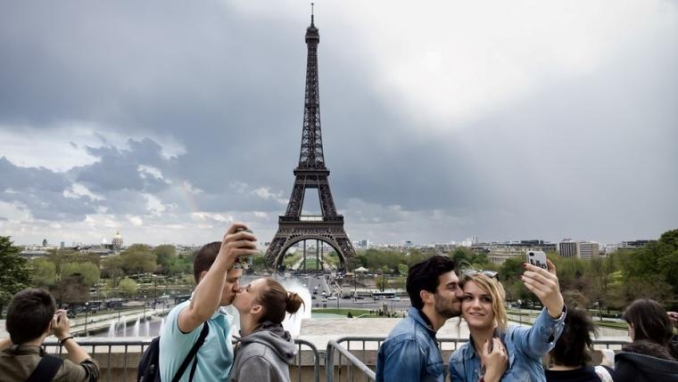 Millennials: sus fotos de viajes "perfectas" crean falsas expectativas