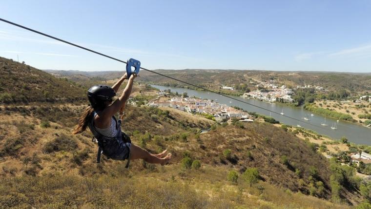 De España a Portugal, cómo cruzar la frontera en tirolesa