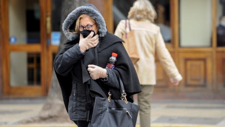 La temperatura bajó 12 grados en 4 horas: cómo hacer para no caer en cama