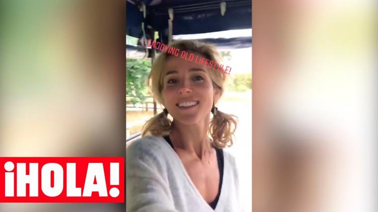 ELSA PATAKY, paseo con su familia en coche de caballos