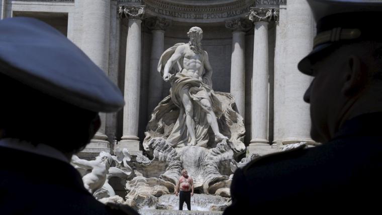 La increíble historia del hombre que durante 34 años robó casi todas las monedas de la Fontana di Trevi