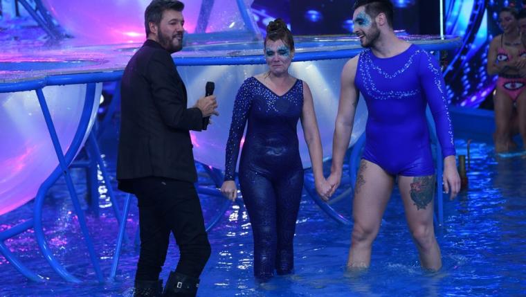 La mamá de Laurita Fernández se animó a bailar el Aquadance