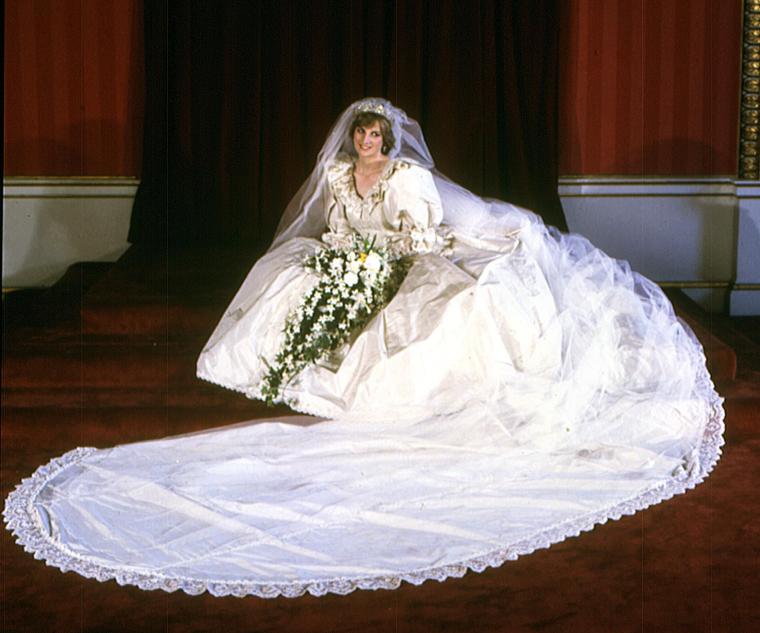 library-filer-of-diana-princess-of-wales-in-her-wedding-news-photo-829898328-1539289433.jpg?crop=1xw:1xh;center,top&resize=480:*