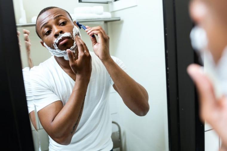 man-shaving-in-mirror-1024x682.jpg