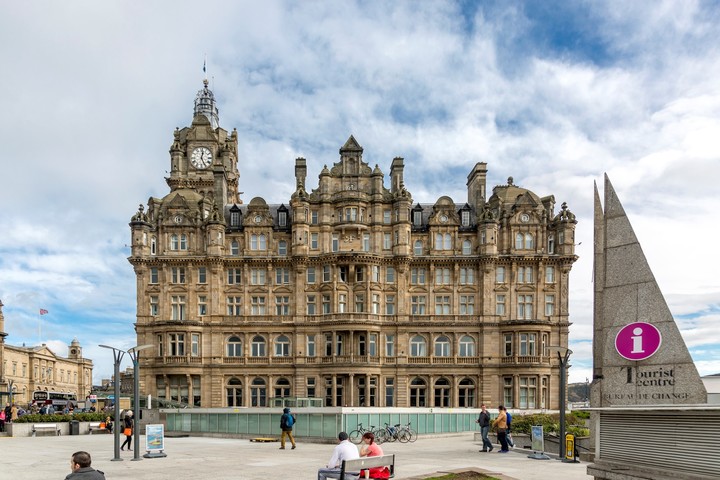 El secreto del famoso reloj de Edimburgo que siempre da la hora equivocada