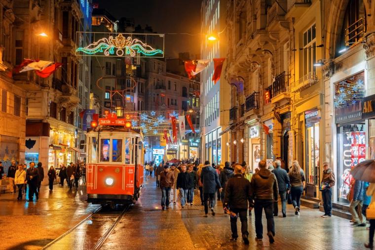 el-tranvia-en-istiklal-getty___dKnBsyKF9_1200x0__1.jpg