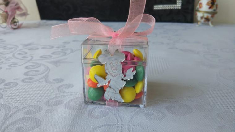 Minnie-Mouse-Candy-Gift-Box-Favor.jpg