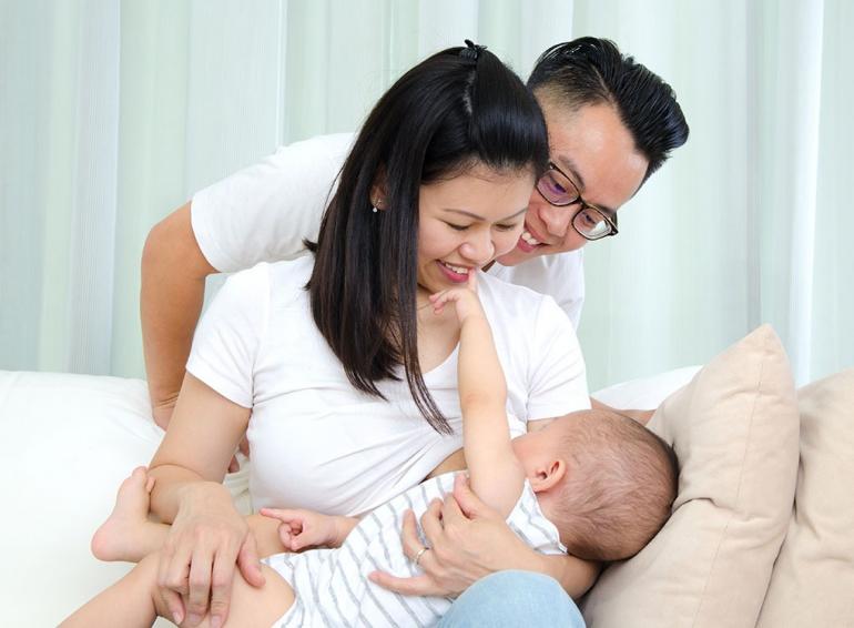 couple-breastfeeding.jpg