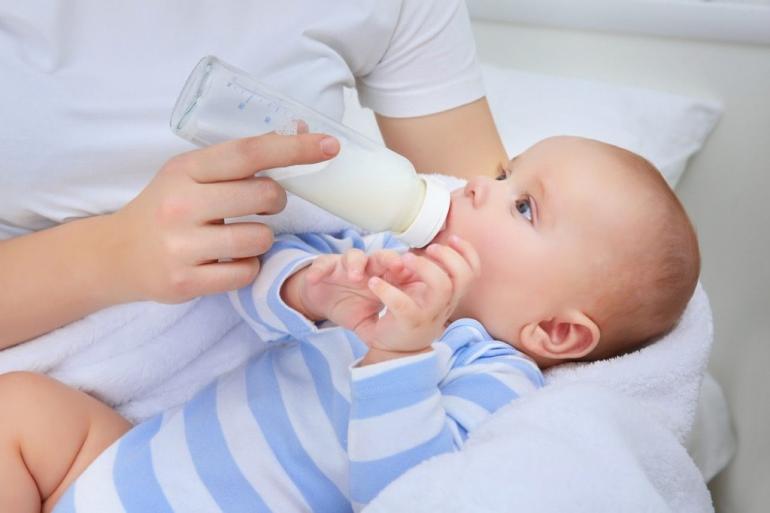 baby-drinking-bottle-1024x683.jpg