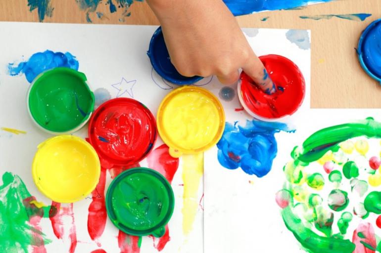 kid-finger-painting-1024x682.jpg