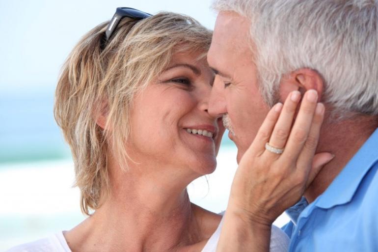 middle-aged-couple-kissing-1024x683.jpg