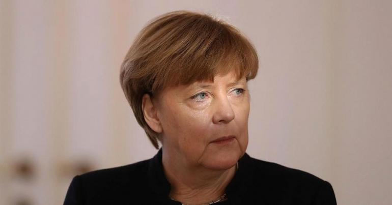 Threatened by coalition partner, Merkel seeks to break migration deadlock