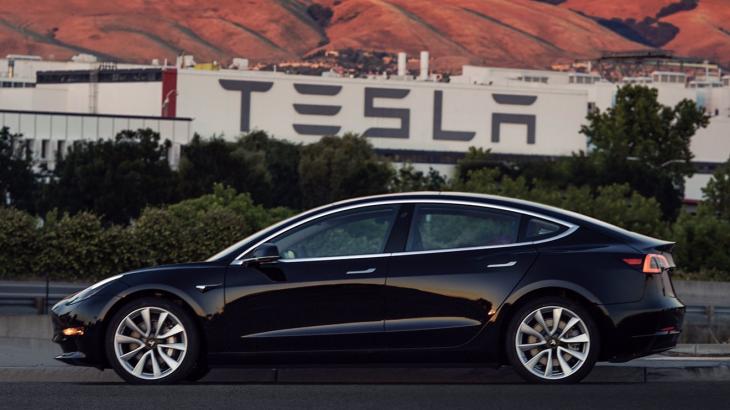Tesla hits 5,000 Model 3 production target, but stock falls as analysts express doubt