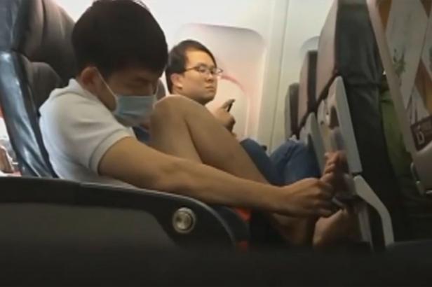 Plane passenger caught picking skin on foot, flicking onto floor