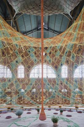 65 ft. woven tree evokes spiritual visions of the rainforest (Video)
