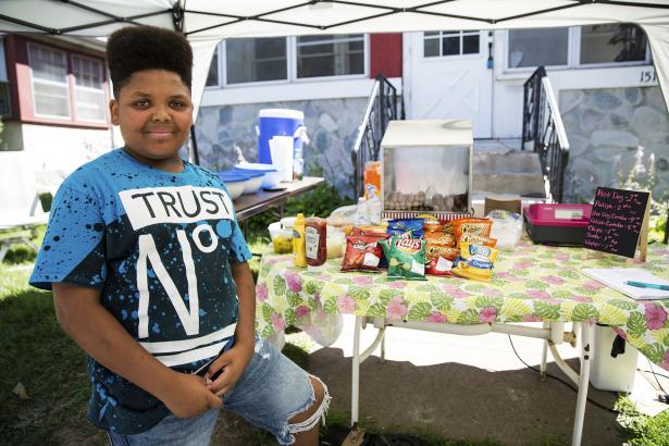 Boy reported for operating hot dog stand gets help from city