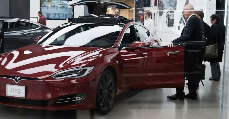 JP Morgan predicts Tesla shares will plunge more than 40% before the end of the year