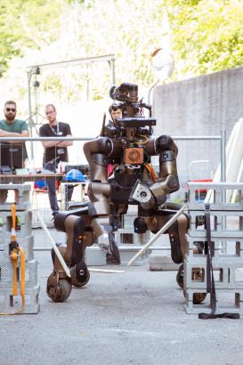 The  Centauro: A new disaster response robot to assist rescue workers to operate safely