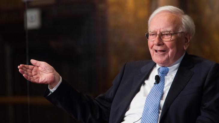 Warren Buffett likely just made more than $2.6 billion, thanks to soaring Apple shares
