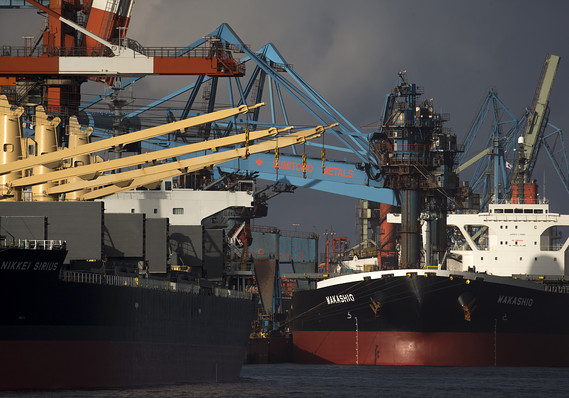 Economic Report: U.S. trade deficit climbs 7%, still on track to hit 10-year high