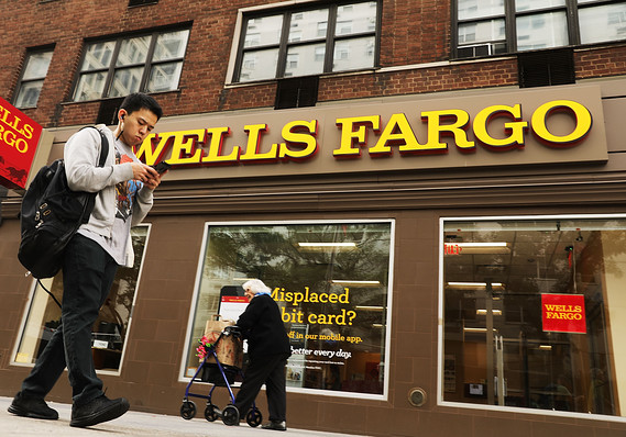 Wells Fargo admits to hundreds of mistaken  foreclosures