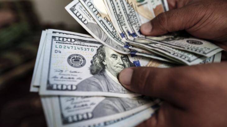 Currencies: Dollar slides for 6th day in a row amid Fed rhetoric, political turmoil