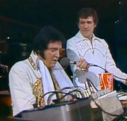Just before Elvis’ heart stopped beating, he delivered this one last performance (Video)