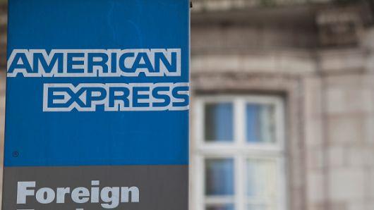 American Express shares fall on report FBI investigating its forex pricing