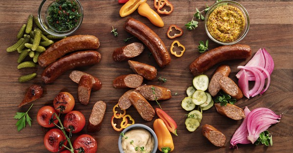 What's Beyond Meat's vegetarian bratwurst really like?