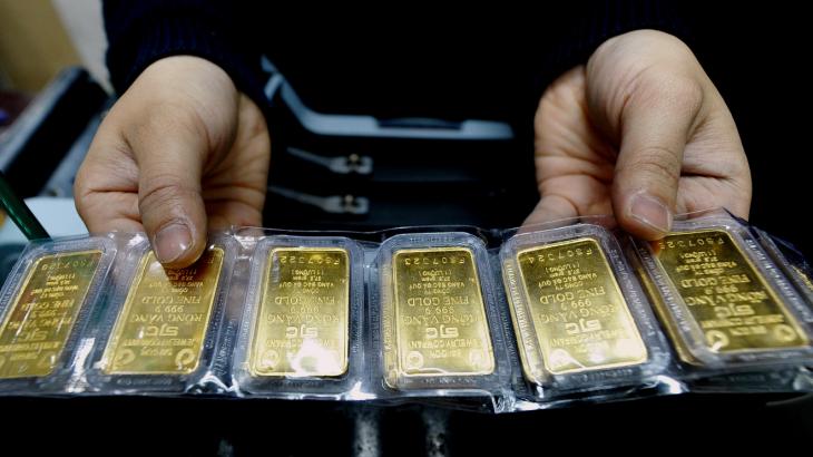 Metals Stocks: Gold churns below $1,200 as dollar strengthens