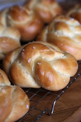 Follow This Step-by-Step Guide For Delicious Challah Bread Rolls