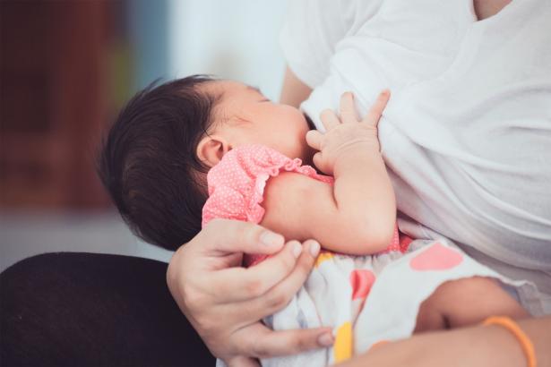 Moms who breastfeed for at least 5 months have more kids: study