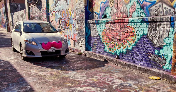 Lyft commits to complete carbon neutrality