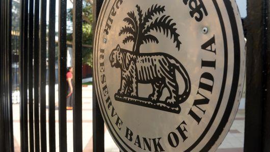 Shadow banking crisis may push India's central bank to leave the rupee stranded