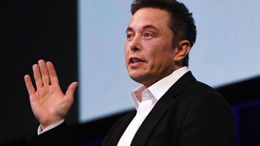 Elon Musk accuses BlackRock of helping short sellers